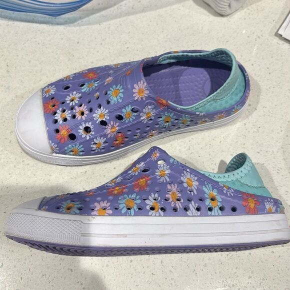 HOST PICK Skechers water shoes size 13 floral pattern - Picture 2 of 6